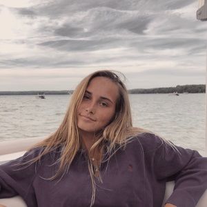 Meet your Posher, Ava